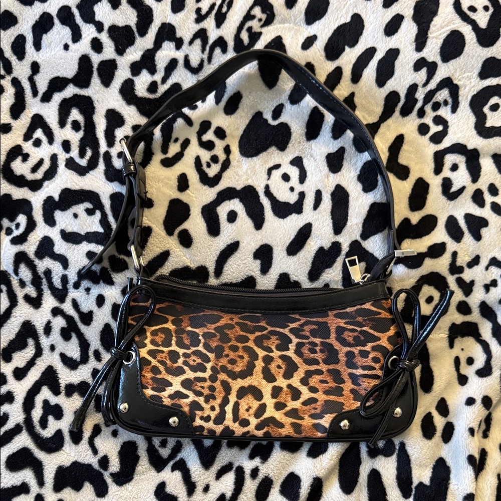 Leopard Print Women's Bag with Black Accents